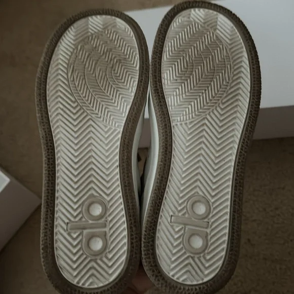 Alo yoga recovery sneaker. - Picture 4 of 6